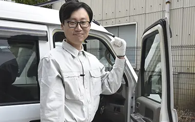 コールセンターからお客さまのエリア担当作業員へ連絡、現場へ急行します。
